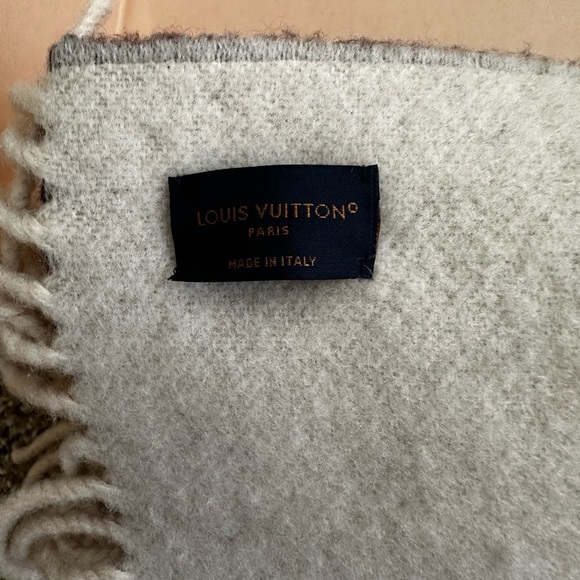Louis Vuitton Reykjavik Gradient Scarf - Picture 5 of 8